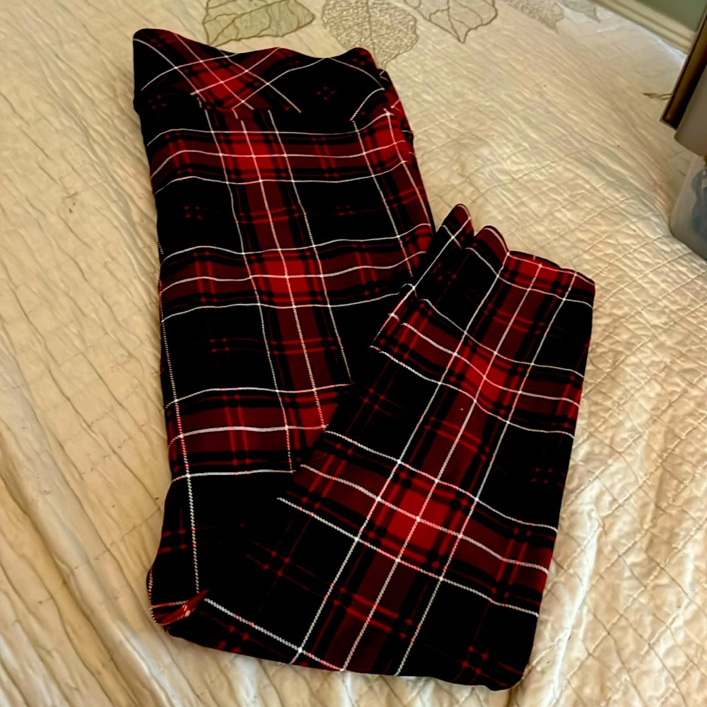 Torrid 1R red, black, & white pants